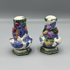 Fitz and Floyd Classics Fruit and Flower Salt and Pepper Shakers Grapes Berries